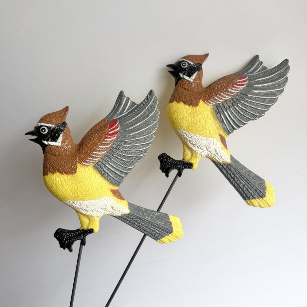 (2) VTG Artline Yard Ornaments Bird Garden‎ Stake Patio Decor Cedar Waxwing 1989